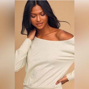 Gray off the shoulder long sleeve top. One shoulder comfy weekend shirt, size m